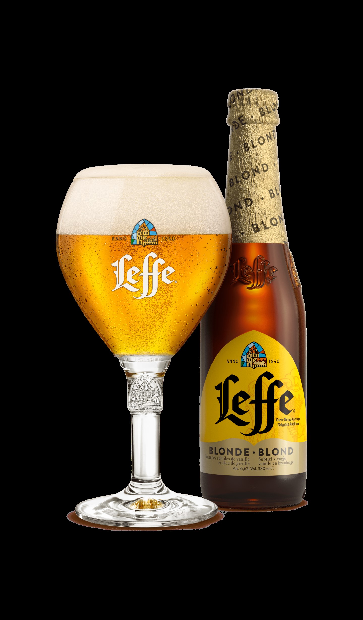 Un verre de bière belge Leffe ambrée mousseuse